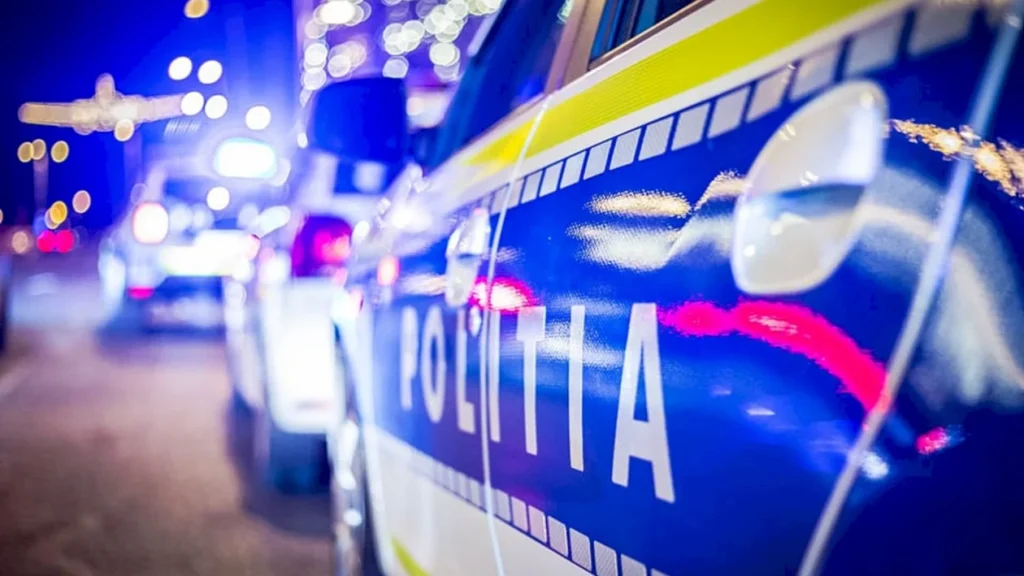 Un poliţist a ajuns la spital după ce a fost lovit cu o sticlă în cap de un hoț care încerca să fugă