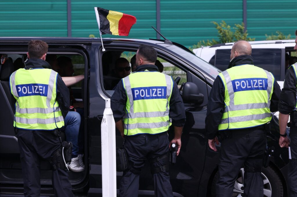 Tânăr român, lovit cu maceta într-o comună belgiană după finalul meciului România – Belgia