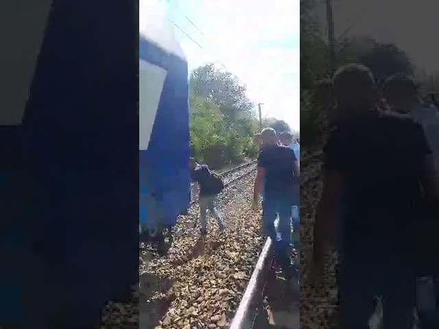 Două vagoane ale trenului IR 1596 Craiova – Bucureşti Nord au deraiat. Planul Roşu de Intervenţie, activat