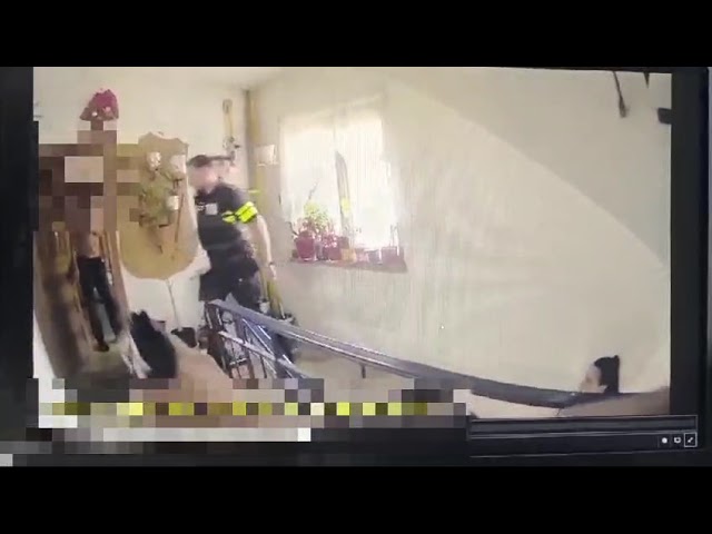 (VIDEO) Craiova: Reținut după ce și-a bătut soția în scara blocului