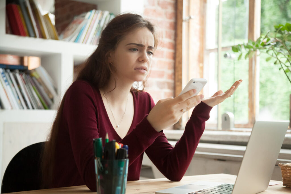 De ce nu mai răspund oamenii la telefon, în era comunicării