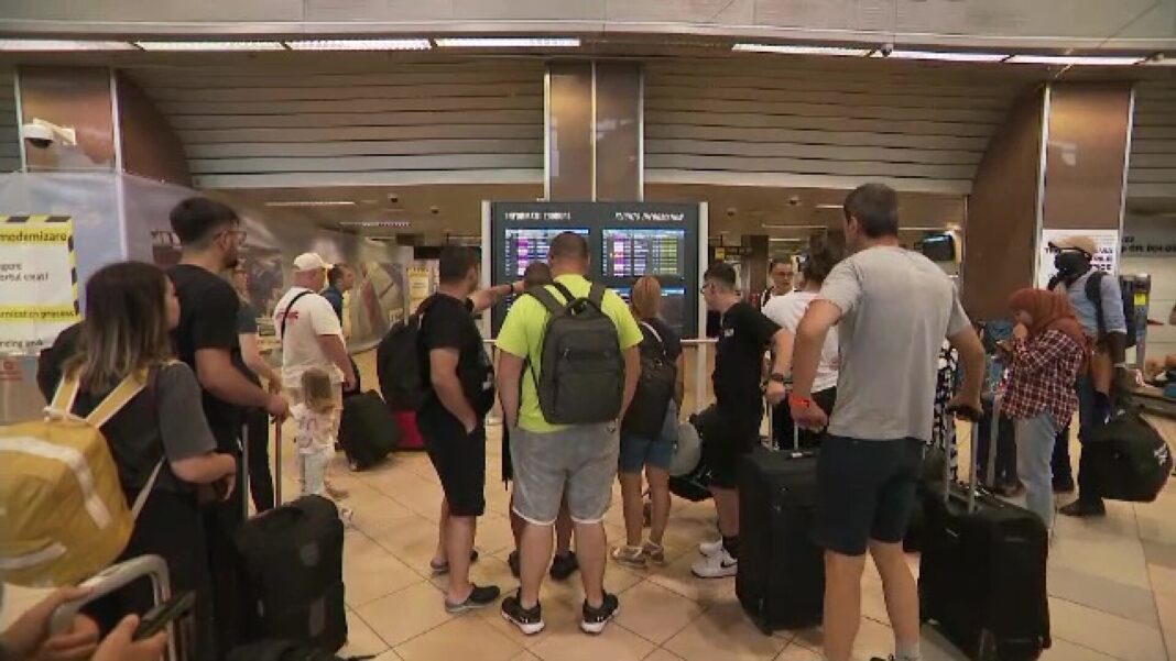 Zeci de curse Tarom au fost anulate. Unii pasageri au așteptat și 16 ore Zeci de curse Tarom au fost anulate. Unii pasageri au așteptat și 16 ore