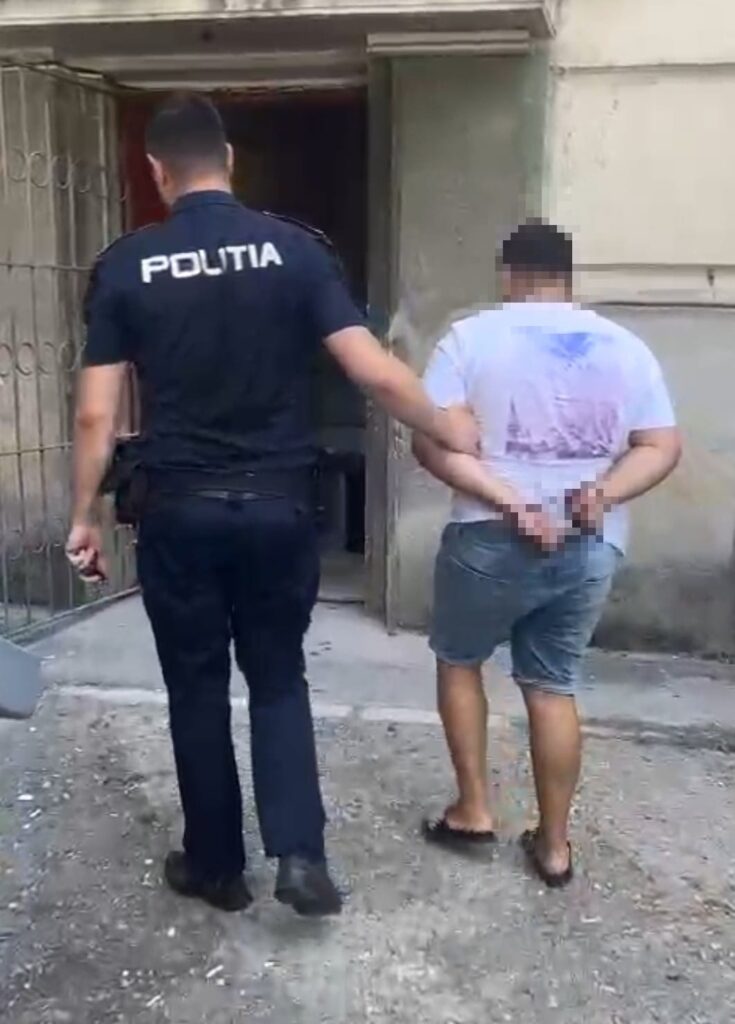 (VIDEO) Dolj: Un tânăr a bătut un bărbat pe stradă şi a ajuns după gratii