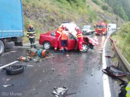 Două persoane decedate într-o coliziune dintre un autocamion şi un autoturism
