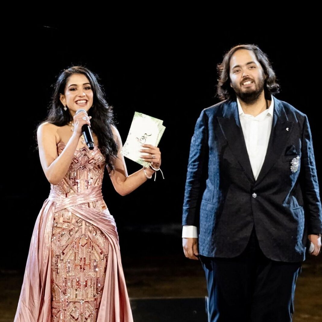 Anant Ambani și Radhika Merchant la sărbătorile lor înainte de nuntă din Jamnagar, Gujarat, India, pe 1 martie 2024