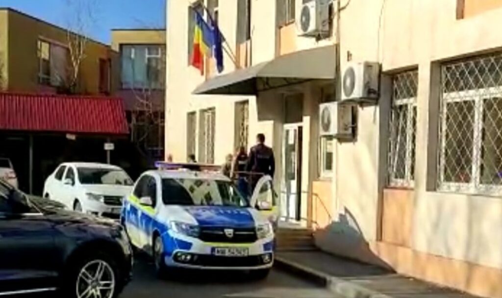 Copilă de 11 ani, agresată de concubinul mamei sale
