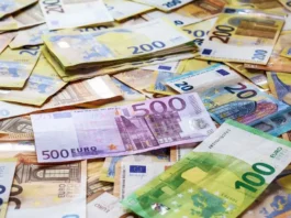 Directoarea unei sucursale bancare a furat 300.000 de euro din conturile clienților
