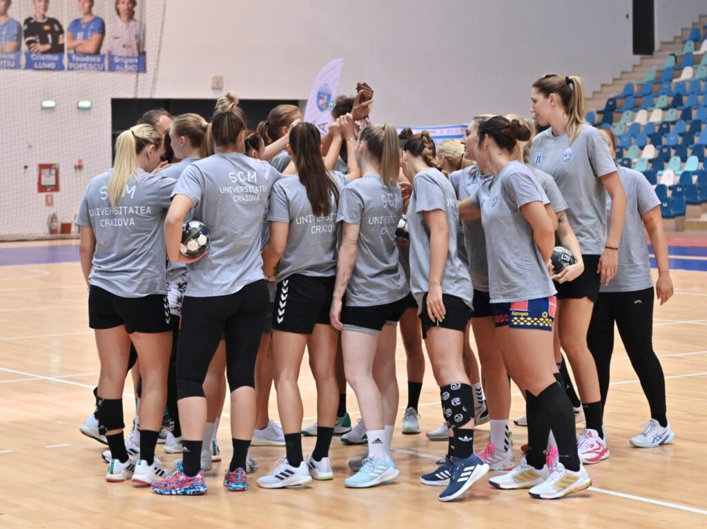 Handbal (f) / Poze, autografe şi voie bună la primul antrenament oficial al SCMU Craiova