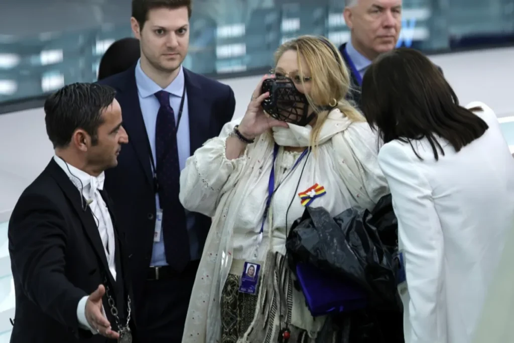 Diana Șoșoacă, dată afară din Parlamentul European în timpul dezbaterii privind alegerea Ursulei von der Leyen. Aflați motivul