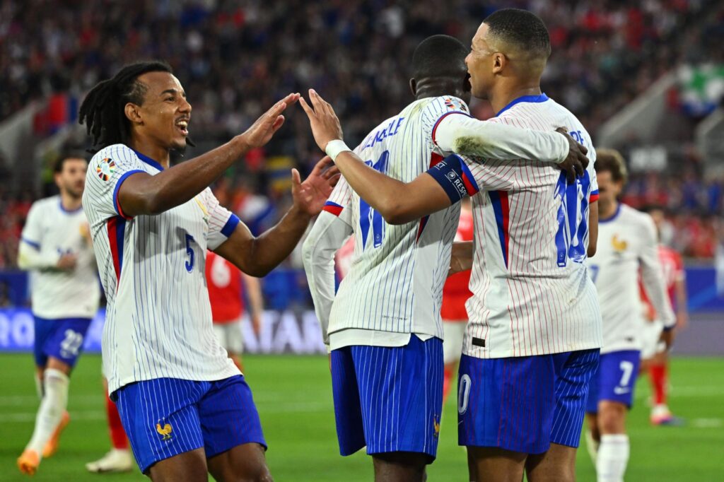 EURO 2024 / Autogolul lui Vertonghen o duce pe Franța în sferturi