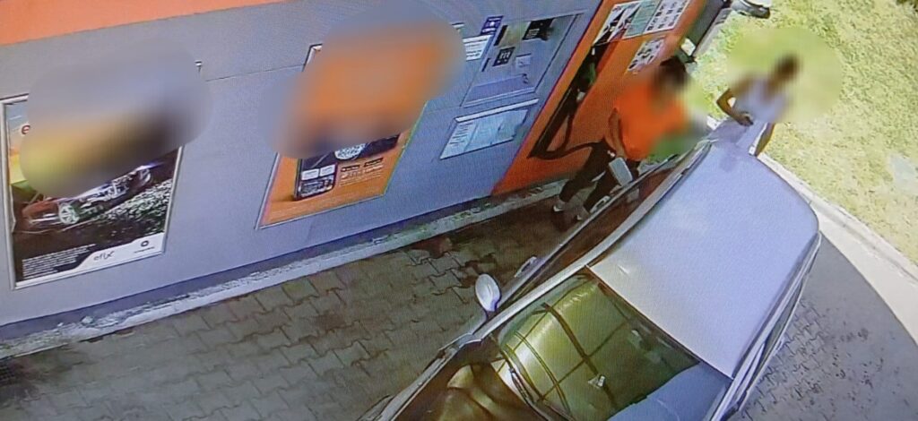 Doljean fără permis, prins de poliţişti după ce a alimentat şi a fugit