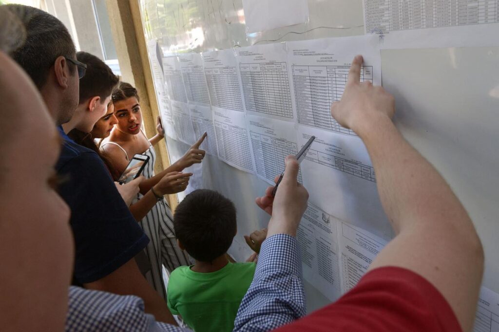 Un elev a obţinut, după contestaţii, 9.75 la proba de matematică din cadrul Evaluării Naţionale. Iniţial a fost notat cu 3.50.