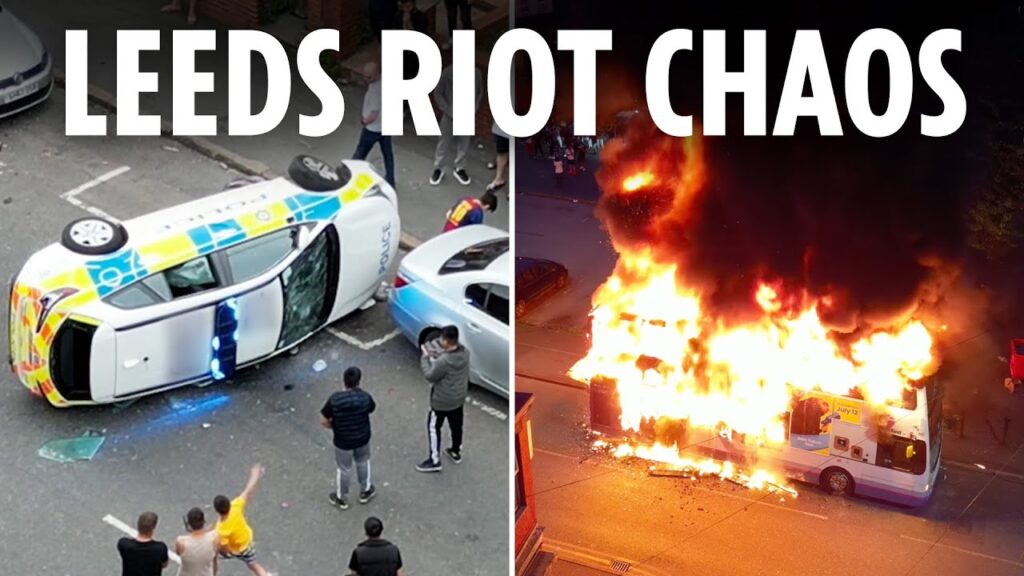 (Video) Revoltă într-un oraș din Marea Britanie pornită de românii supărați pe serviciile sociale. Un autobuz a fost incendiat, o mașină de poliție a fost răsturnată