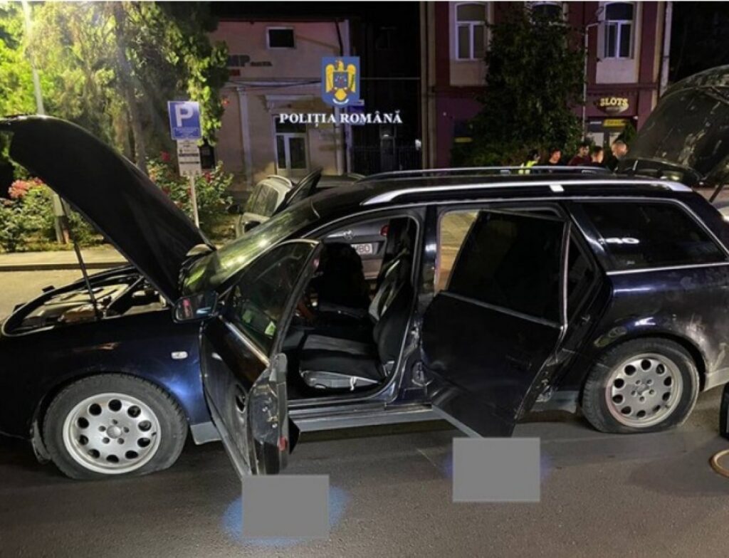 Maşină oprită cu sistemul ‘Spike Strip’