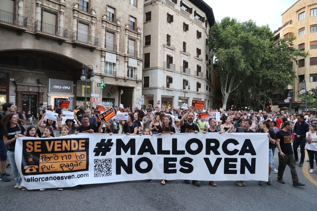Mii de persoane au manifestat la Palma de Mallorca împotriva turismului