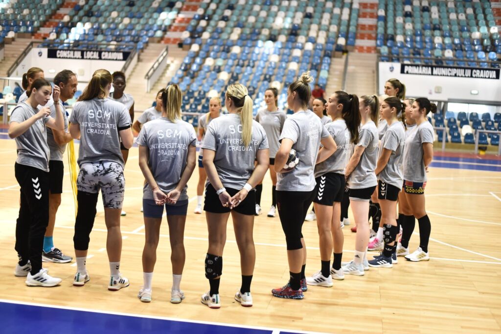 Handbal (f) / SCMU Craiova, la primul antrenament oficial! Fanii au cunoscut noile achiziţii