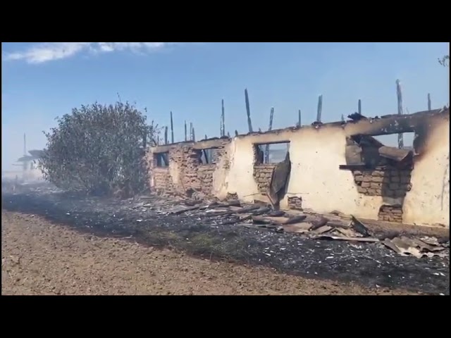(VIDEO) Olt: Incendiu la un grajd de animale