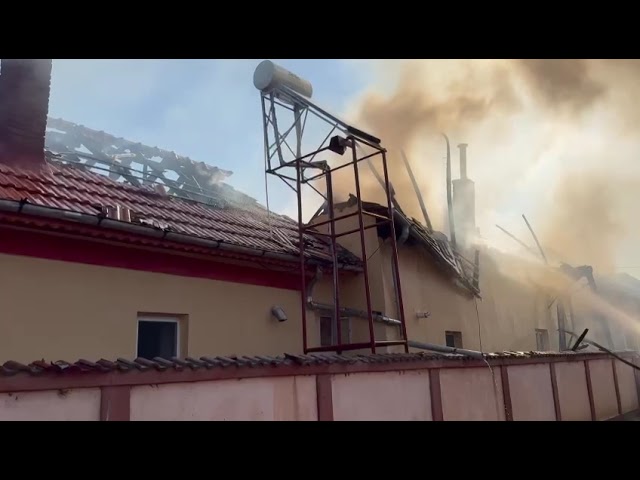 (VIDEO) Incendiu izbucnit la o casă din Maglavit
