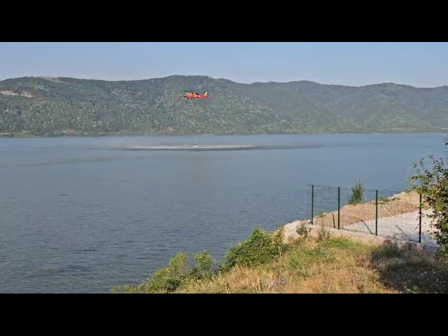 (VIDEO) Se intervine în continuare pentru stingerea incendiului din Svinița
