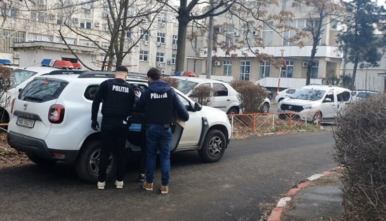 Oltean recidivist, condamnat după ce a pipăit o femeie în autobuz