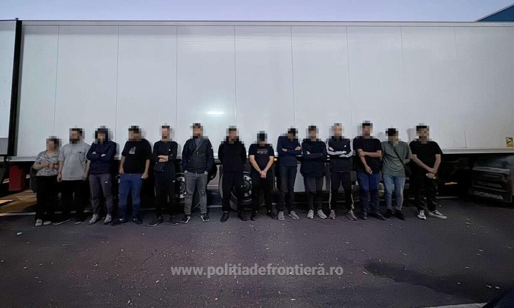 30 de cetățeni străini ascunși printre pepeni și mobilier, descoperiți la frontieră