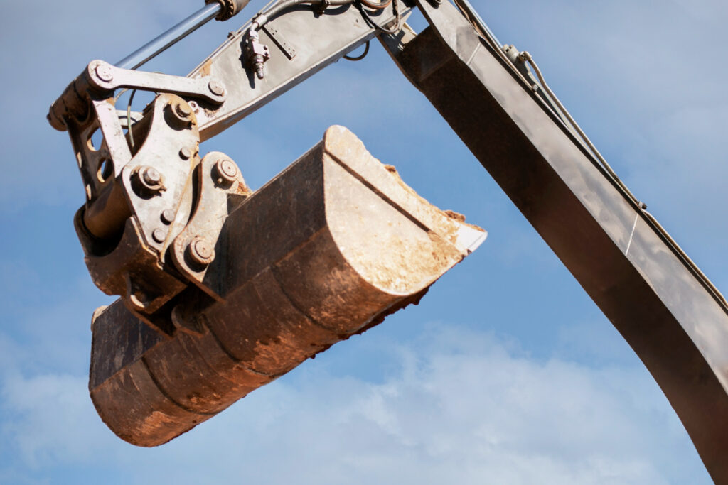 Bugaru Trans angajează ingineri constructori, deservenţi utilaje şi muncitori calificaţi şi necalificaţi