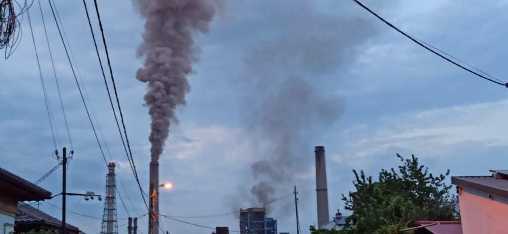 Craiovenii din cartierul Bariera Vâlcii se plâng de poluare masivă de la Electrocentrala Craiova