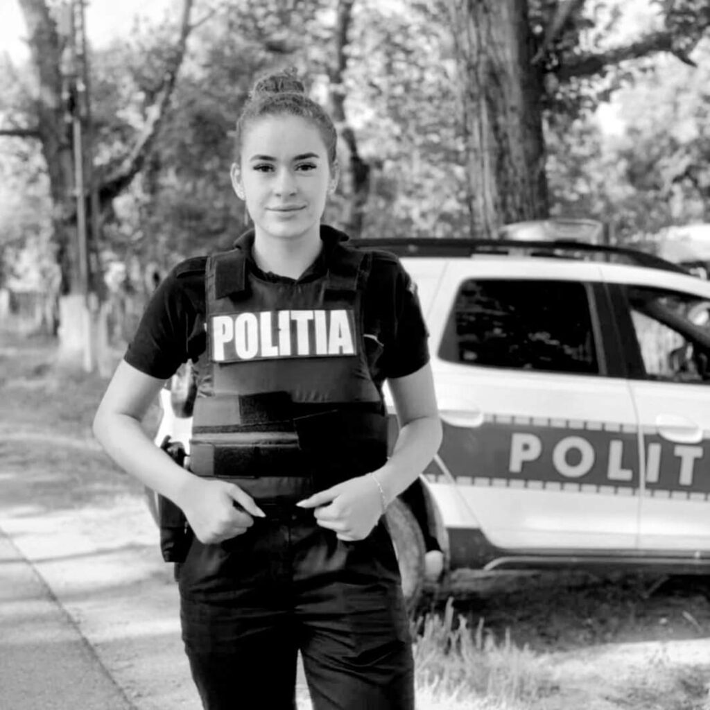 Gorj: Inspectorul General al Poliției Române participă la înmormântarea polițistei care a murit la 21 de ani