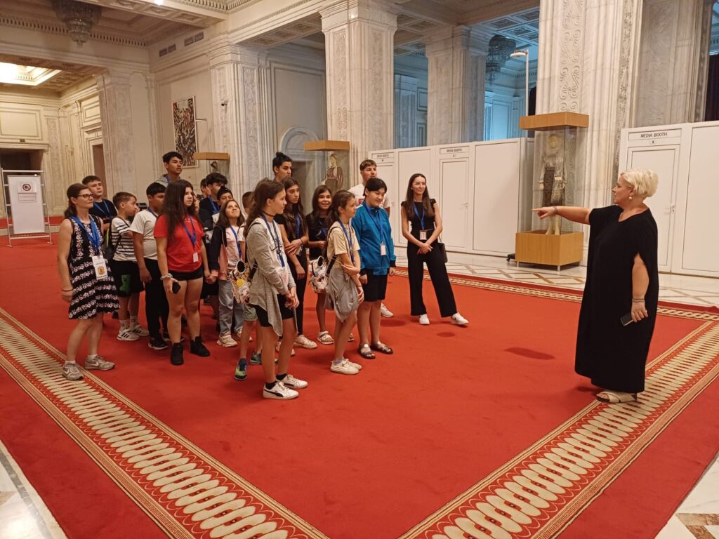 Copiii din Lipovu, Urzicuța, Filiași și Craiova, la Palatul Parlamentului