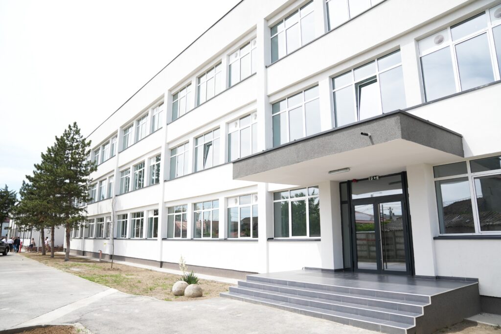 Craiova: Ce școli reabilitate își pot reprimi elevii din toamnă. Alte unități intră în renovări