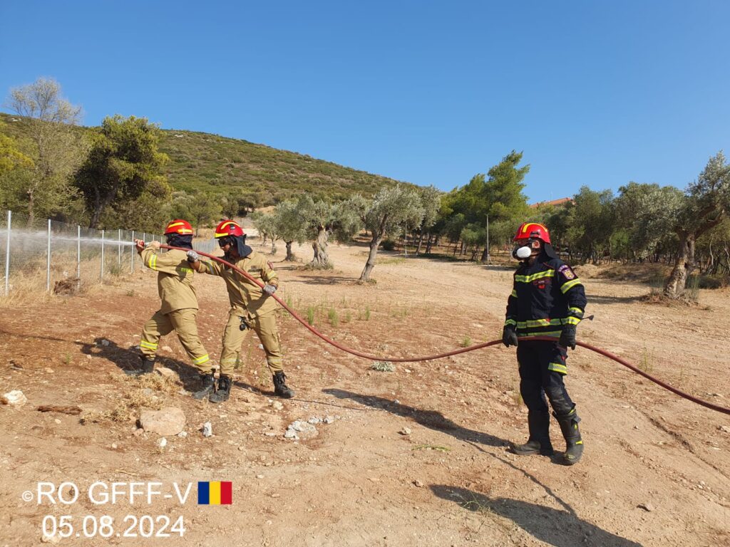 Pompierii români luptă cu incendiile de pădure din Grecia