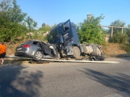 Din accident a rezultat decesul conducătorului autoturismului și a unui alt tânăr de 18 ani