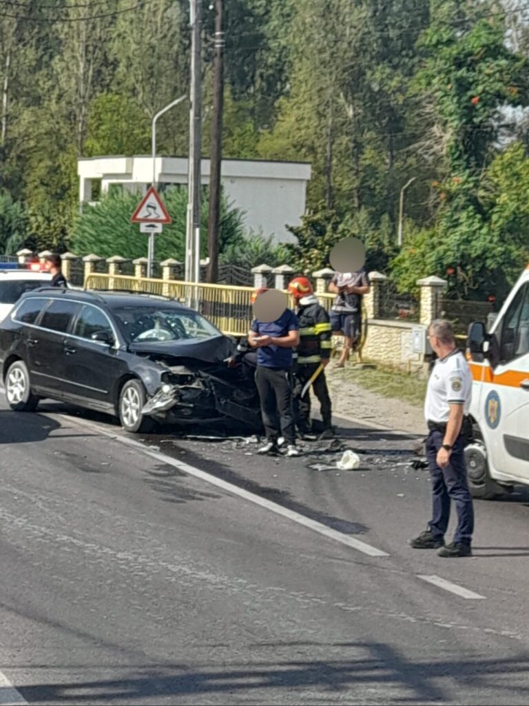 Vâlcea: Tânăr rănit după coliziunea dintre două autoturisme