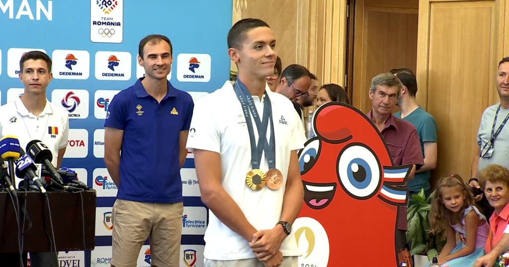 David Popovici, mai zgârcit cu discursul din România! Abordare diferită a campionului olimpic
