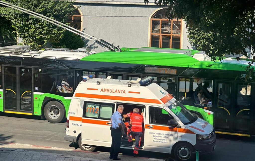 Un jandarm din Târgu Jiu a salvat o femeie care a leșinat de la căldură