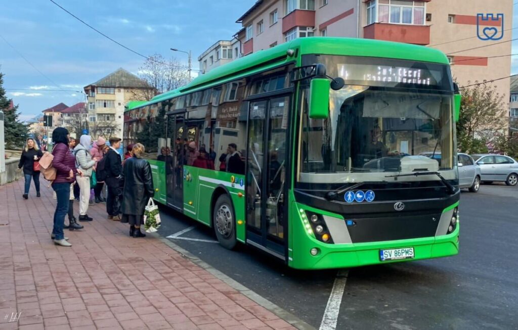 Șoferi de autobuz, prinși băuți la volan, la 7 dimineaţa