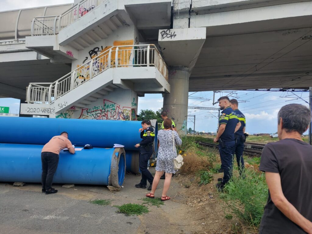 Un bărbat a murit după ce a căzut de pe un pod