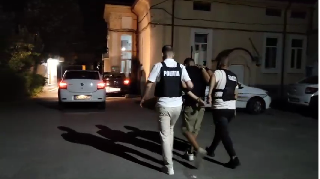 Un tânăr din Gorj, arestat preventiv după ce a tâlhărit o bătrână pe o stradă din Craiova
