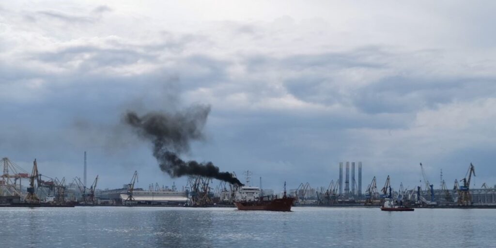 Patru marinari români au murit în incendiul izbucnit pe un vapor aflat în şantierul naval Midia