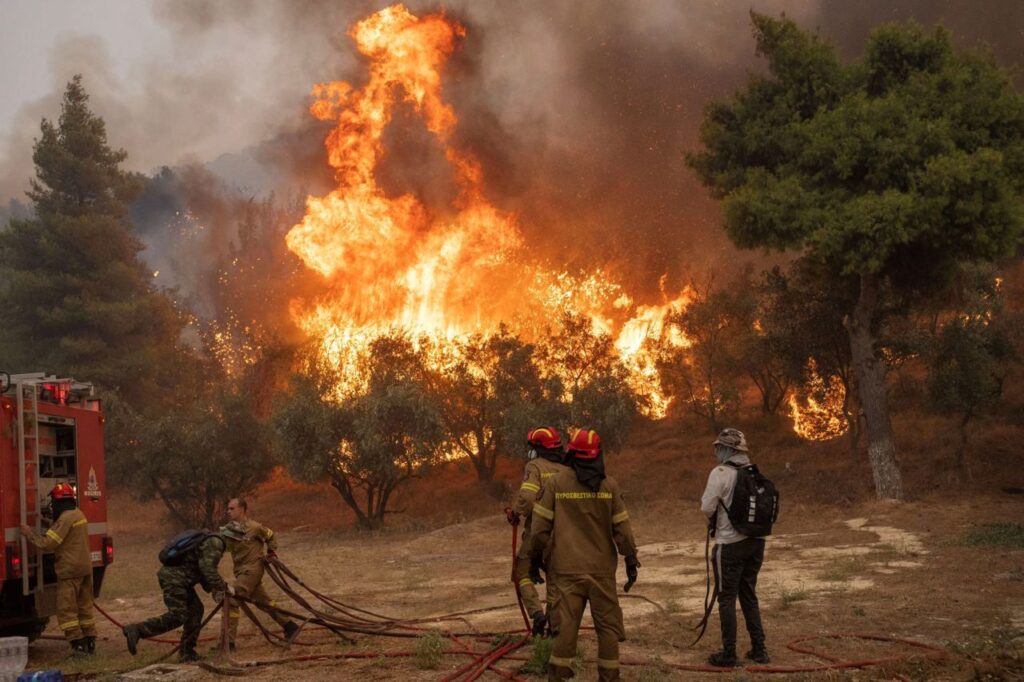 Turcia se confruntă cu peste 130 de incendii
