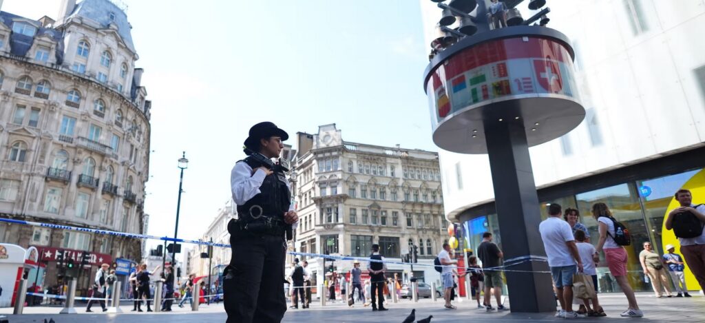 Un bărbat cu nume aparent românesc, inculpat în cazul înjunghierii fetiţei în Leicester Square