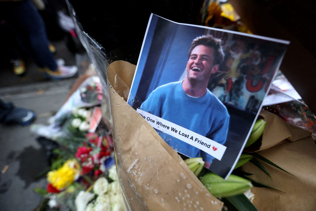 (VIDEO) Cinci persoane au fost acuzate de moartea lui Matthew Perry