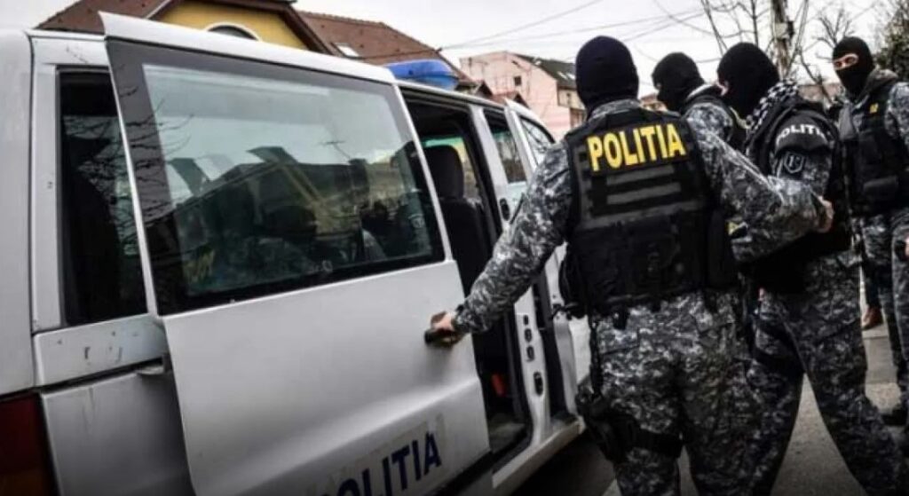 Doi bărbaţi, în arest preventiv pentru proxenetism