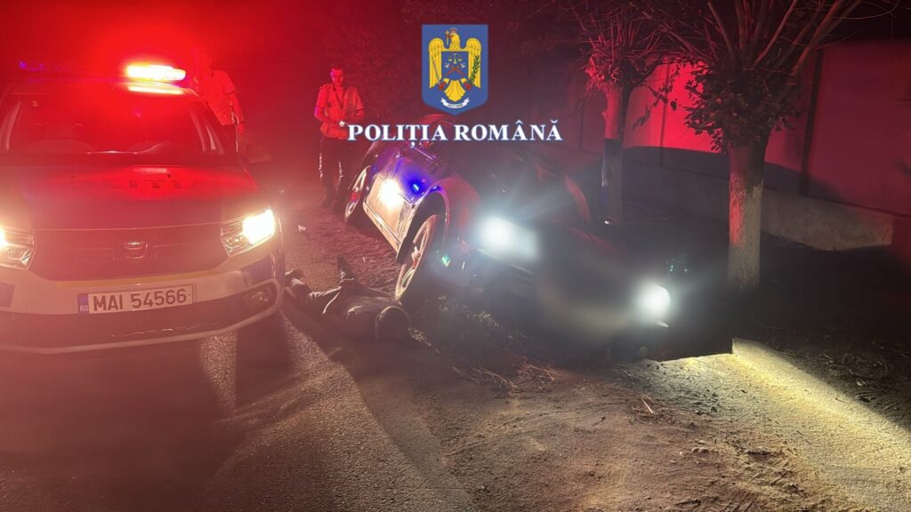 Olt: Un şofer fără permis care fugea cu poliţiştii pe urme a intrat într-un cap de pod