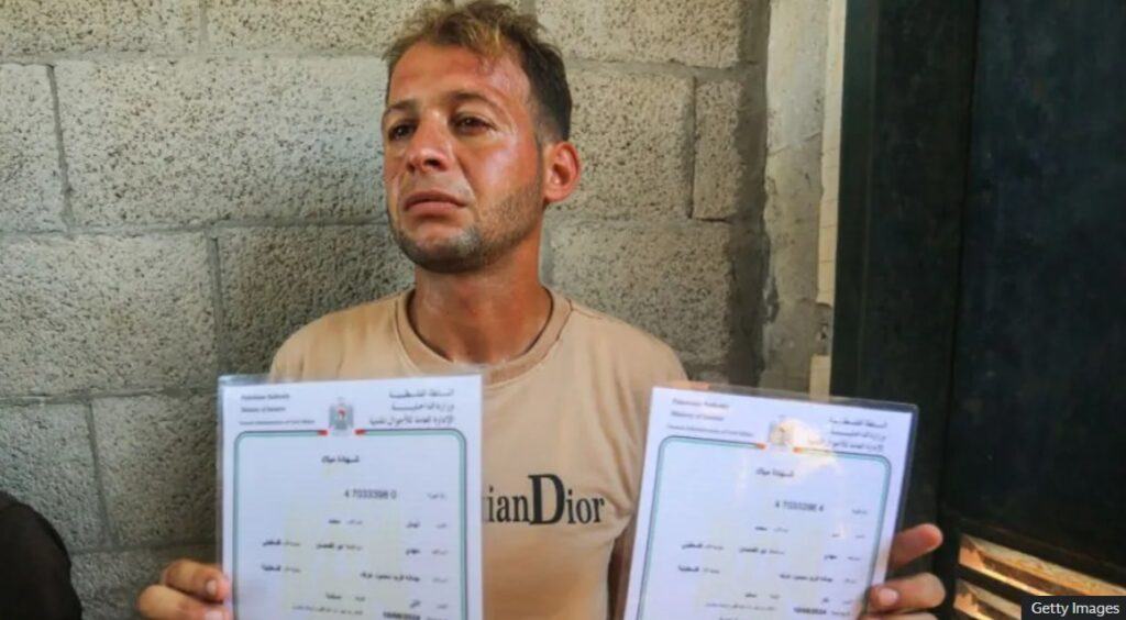 Bebeluși gemeni uciși în Gaza în timp ce tatăl le înregistra nașterea