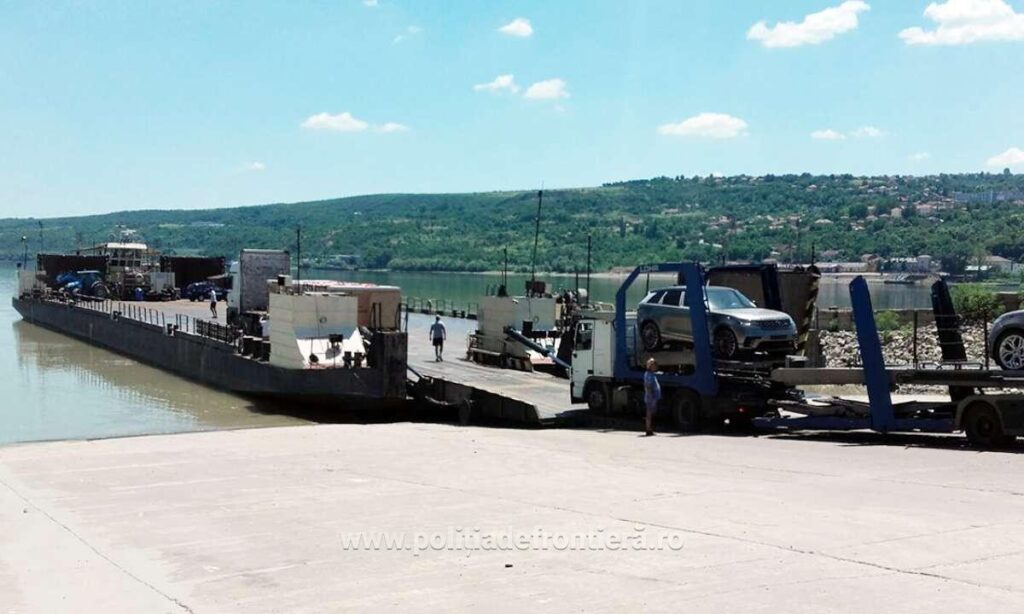 Tranzitul peste Dunăre cu feribotul, suspendat temporar la PTF Bechet