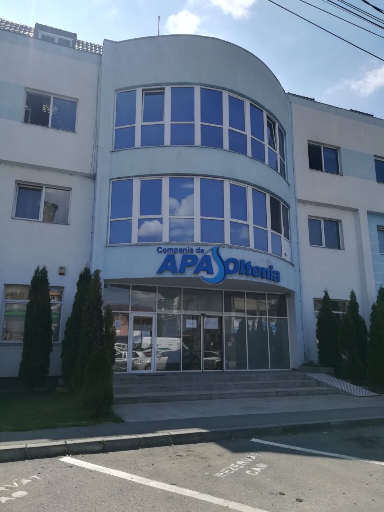 O casieră de la CAO, prinsă cu mâna în banii societăţii