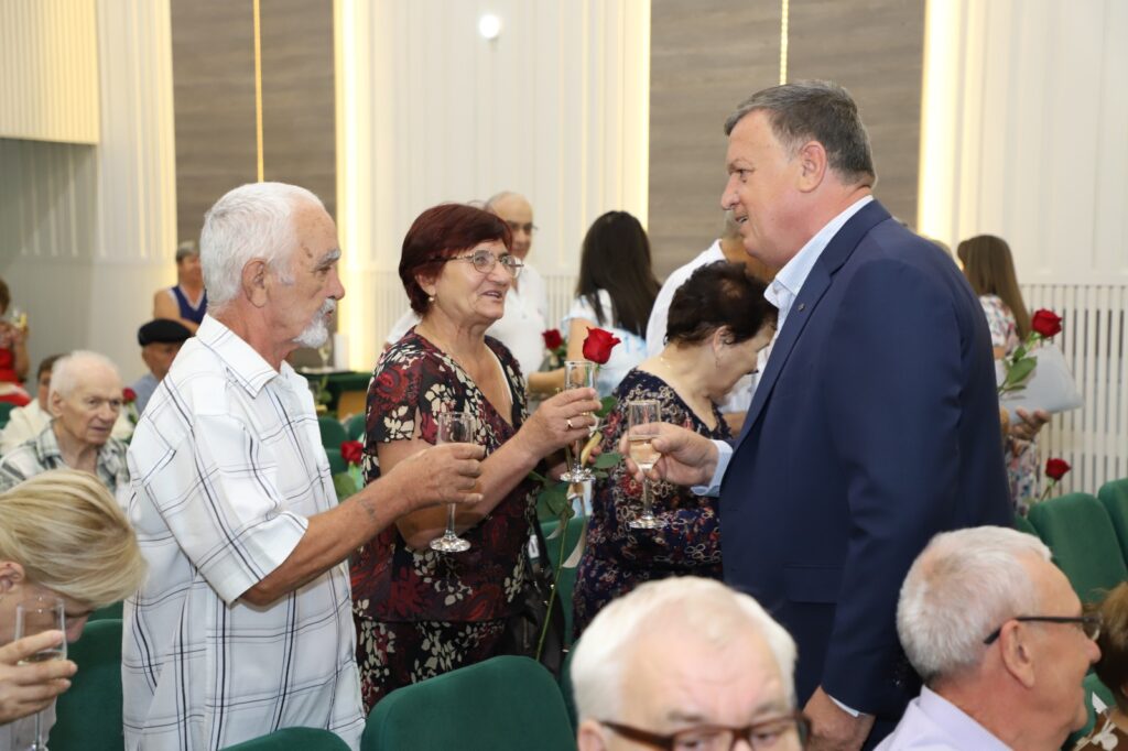 Vâlcea: Două evenimente festive organizate în cinstea Zilei Internaționale a Persoanelor Vârstnice