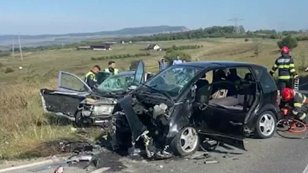 Un mort și patru răniți într-un accident în județul Hunedoara