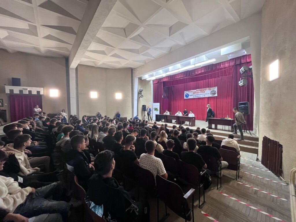 Campania „Consumul de droguri ne privește pe toți“, implementată în școlile din Dolj